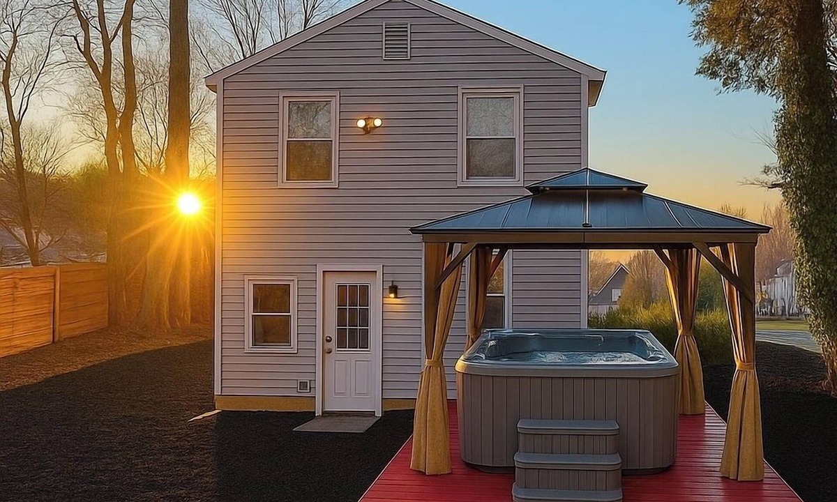 Plymouth House | 2BR Lakefront Cottage | Hot Tub, Fire Pit & Lake Access