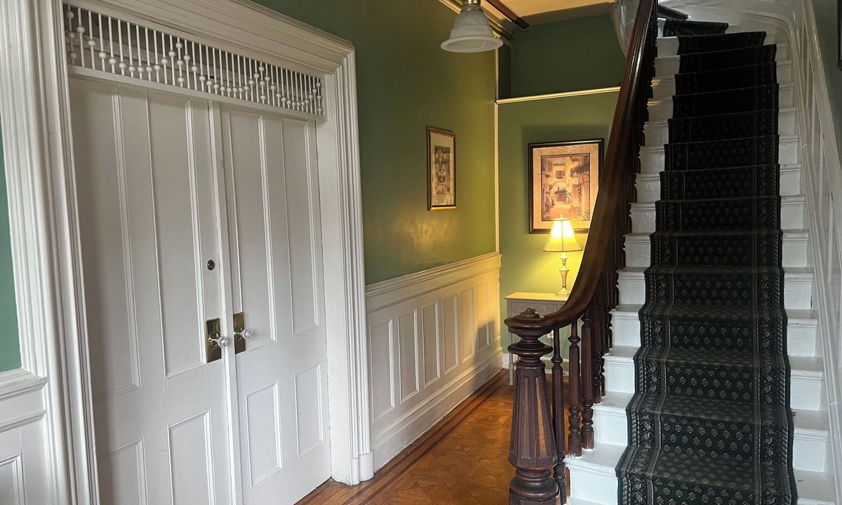 Poughkeepsie Apartment | 2Br Private Victorian Apartment in City Location on Half Acre Sleeps 5