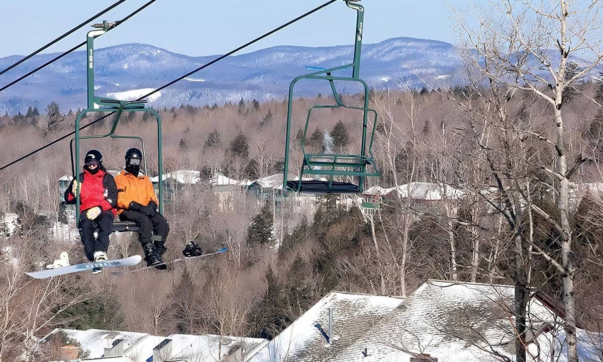 Jeffersonville Resort | 3 bdrm condo at Smuggs hosts 9, best skiing in 20 years, 20- 60 inch base depths