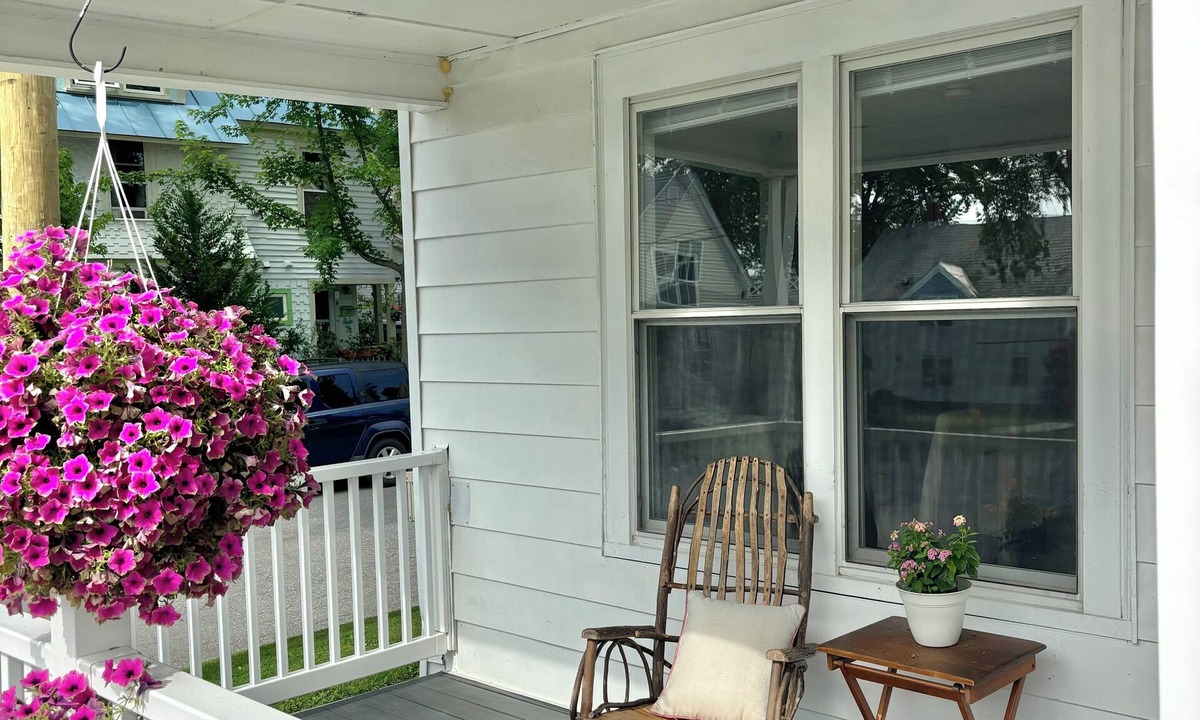 South End Apartment | 3-bedroom apartment in charming Southend Burlington