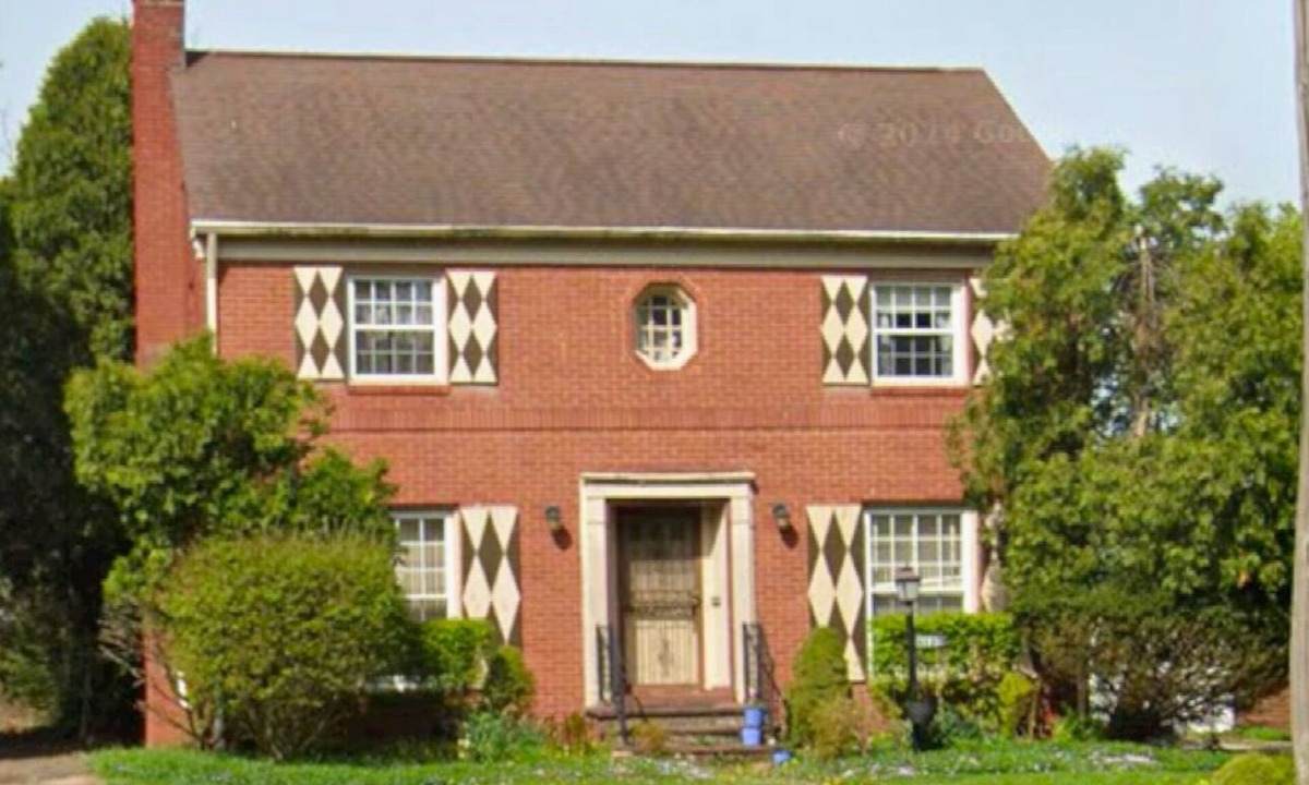Garfield Heights House | 3-bedroom Château in welcoming Garfield Heights with WiFi, AC. 3 night minimum