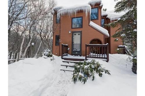 Campton Apartment | 3 Bedroom Condo in Peaceful Campton