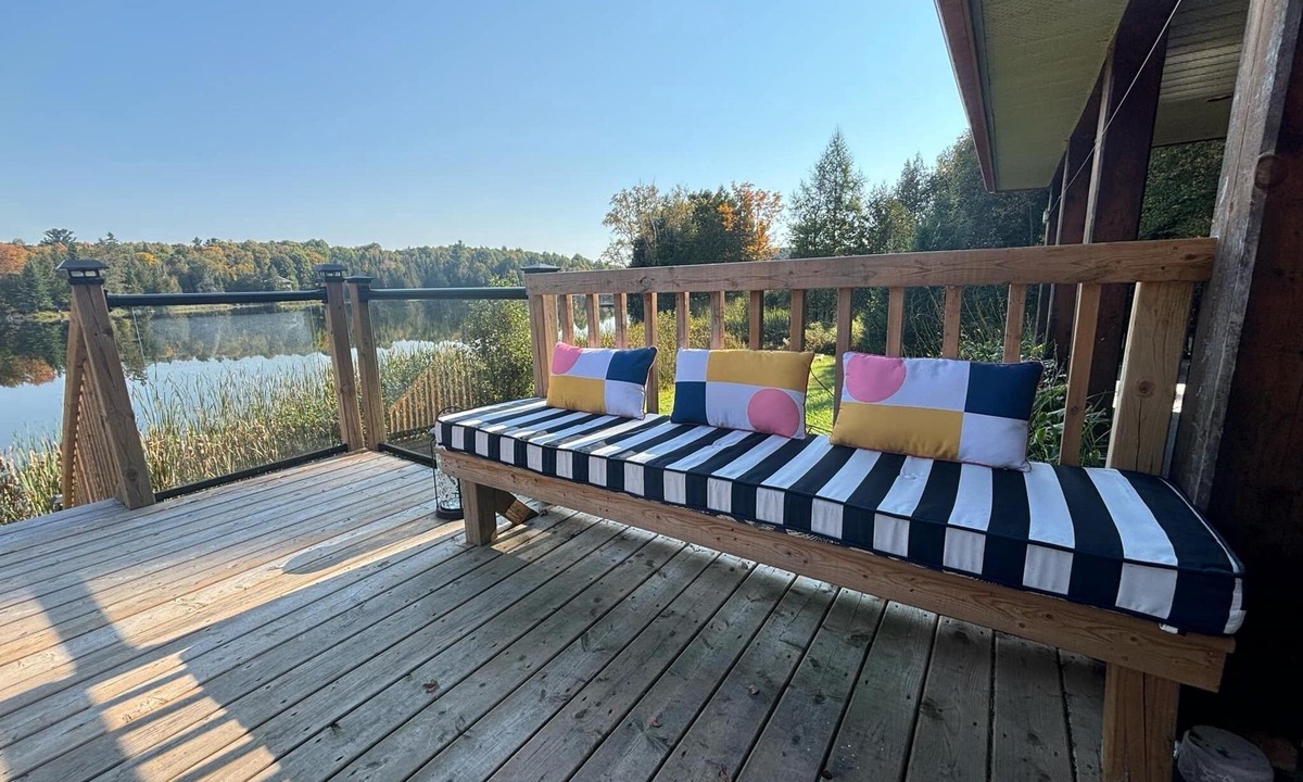 Bancroft Cottage | 3-Bedroom Cottage Small Quiet Lake.Perfect for Nature Lovers & Trail Enthusiasts