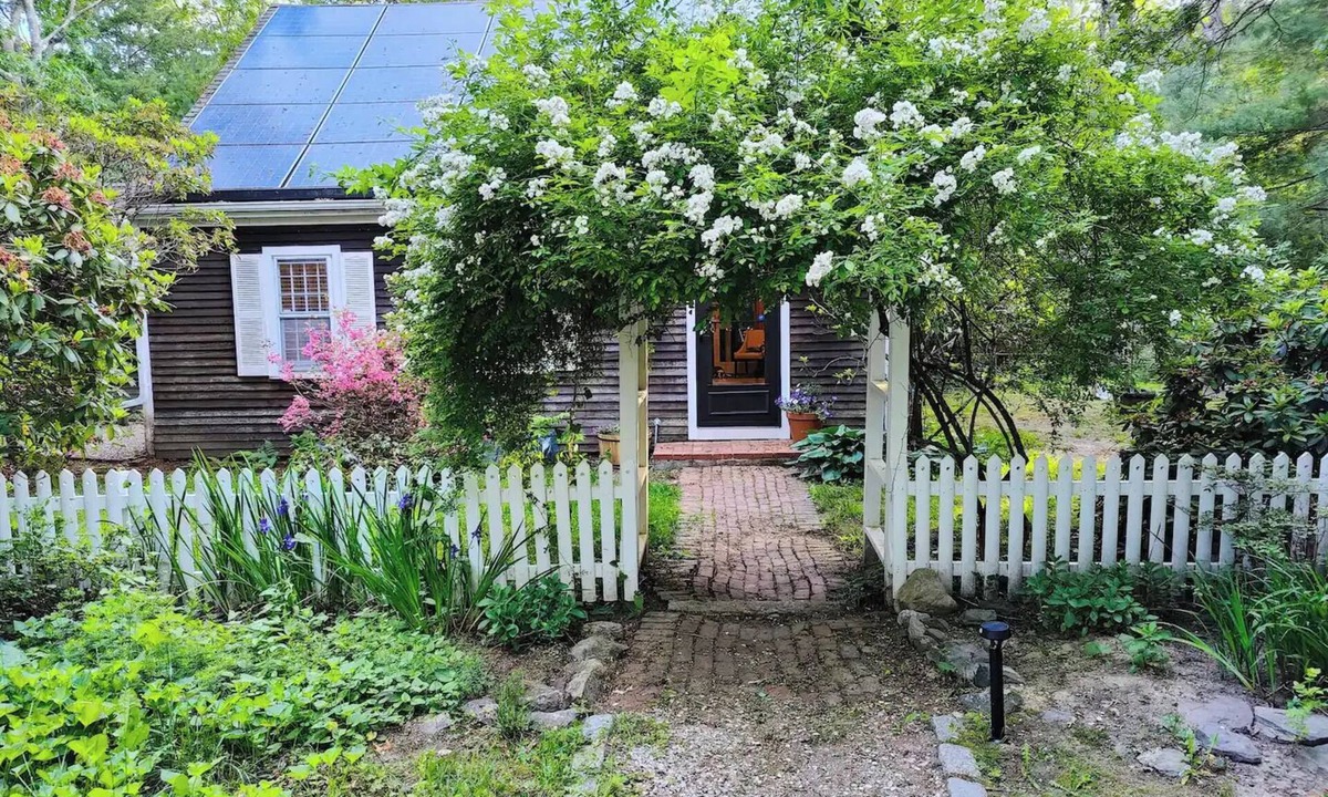 Mashpee House | 3-bedroom cozy garden retreat in Mashpee with AC, work spaces, fenced in yard