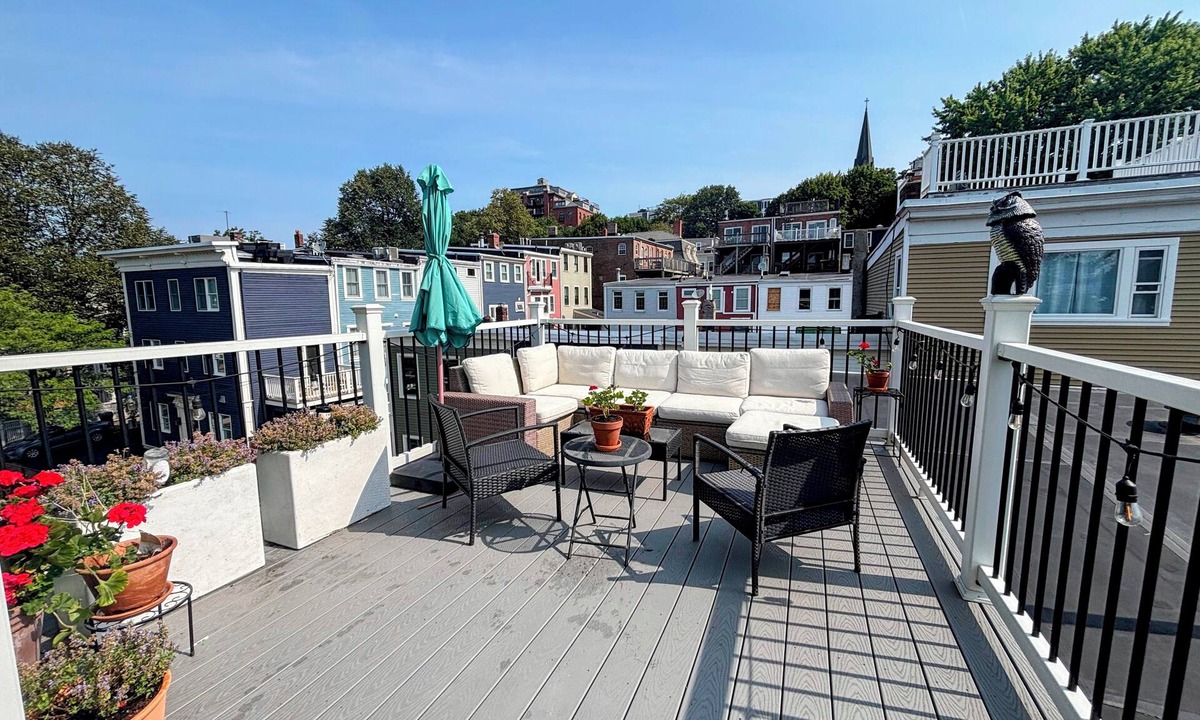 Medford Street - The Neck House | 3-bedroom family friendly house in historic and convenient Charlestown