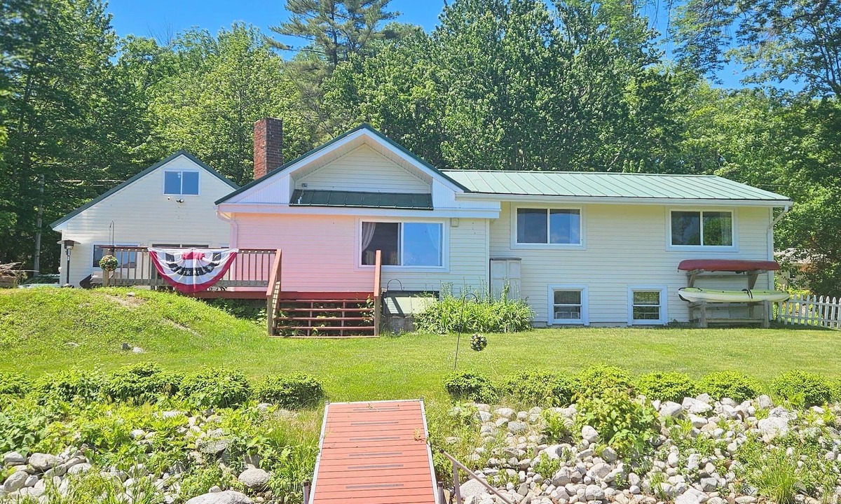 Raymond Cottage | 3 bedroom home on Panther Pond