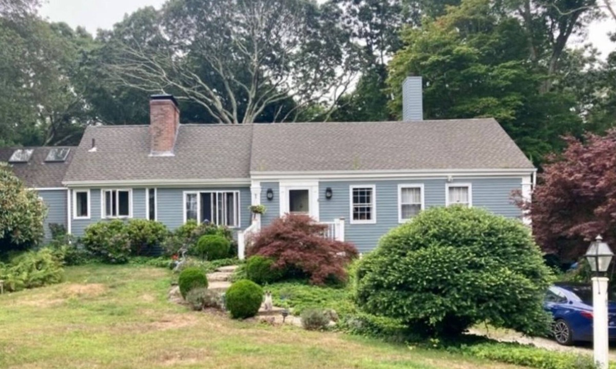 Groton House | 3-bedroom house short walk to beach w/large private yard