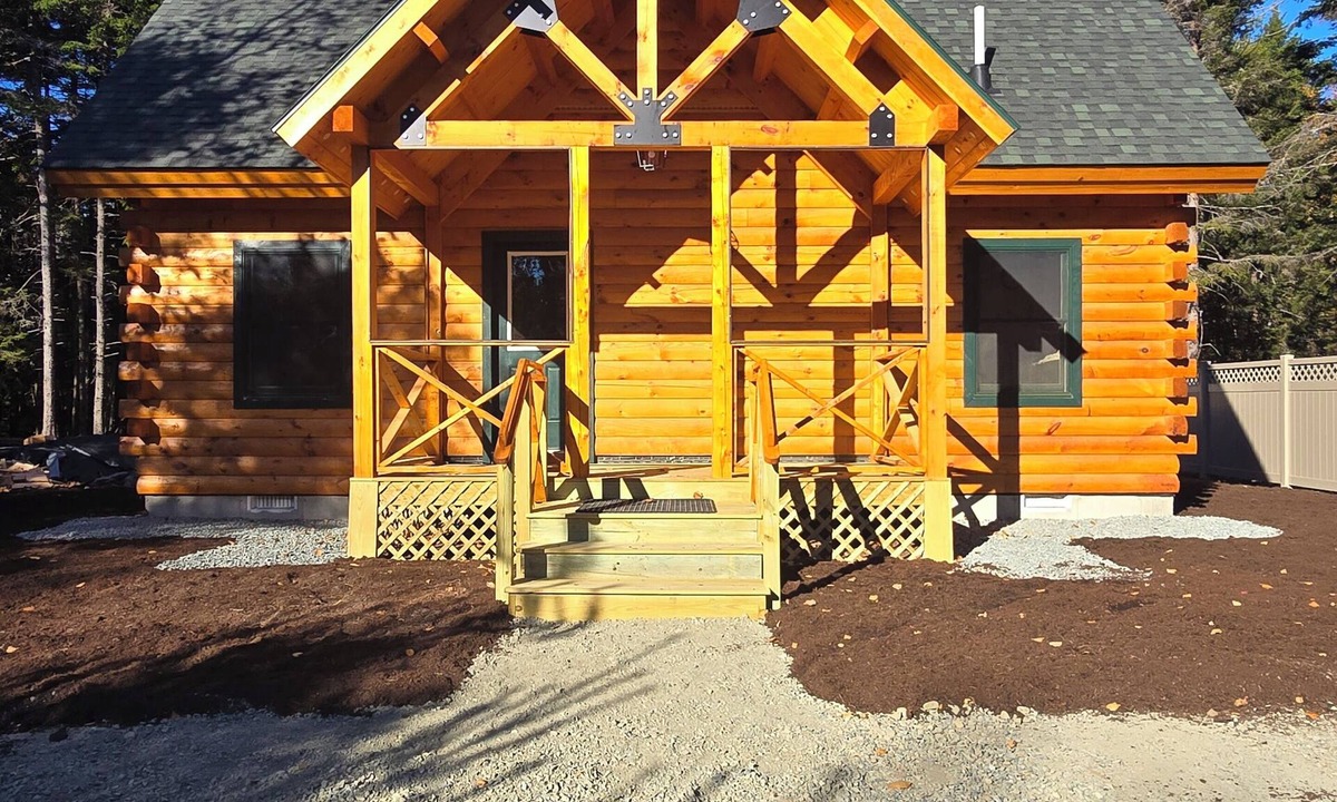 Southwest Harbor House | 3-bedroom Log Cabin with AC, WiFi ,Southwest Harbor That Rents SAT-SAT ONLY