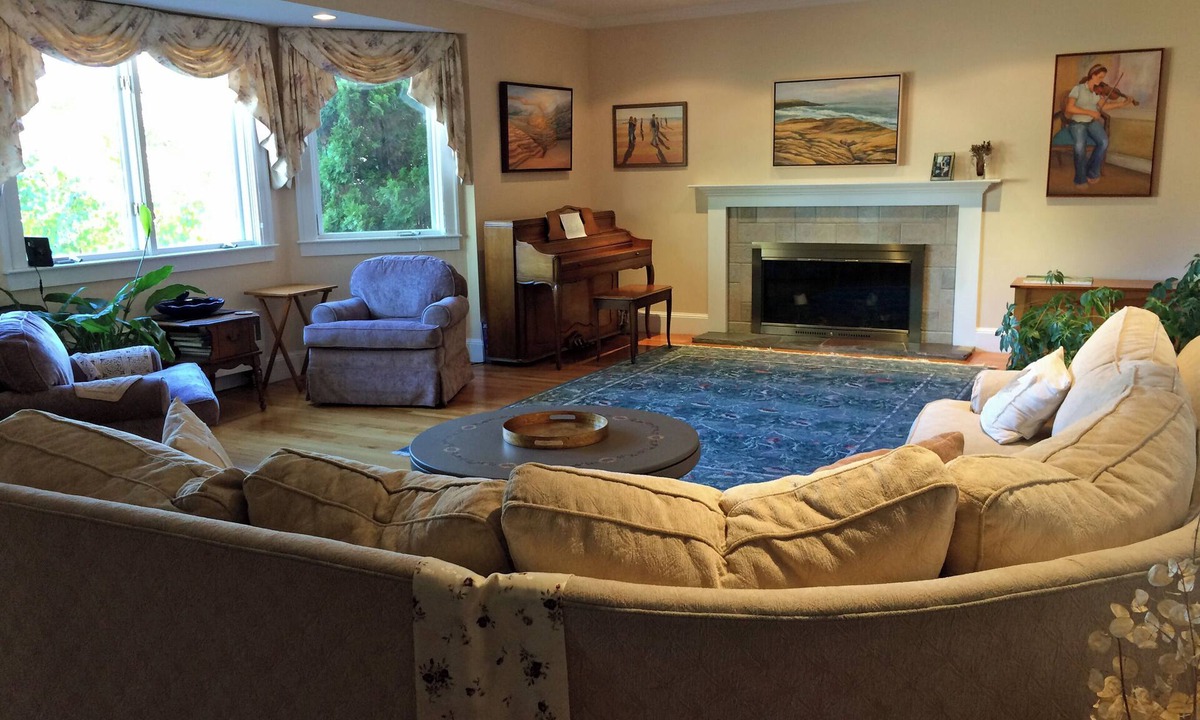 Newton Center House | 3-bedroom Ranch house between Waban Village and Four Corners