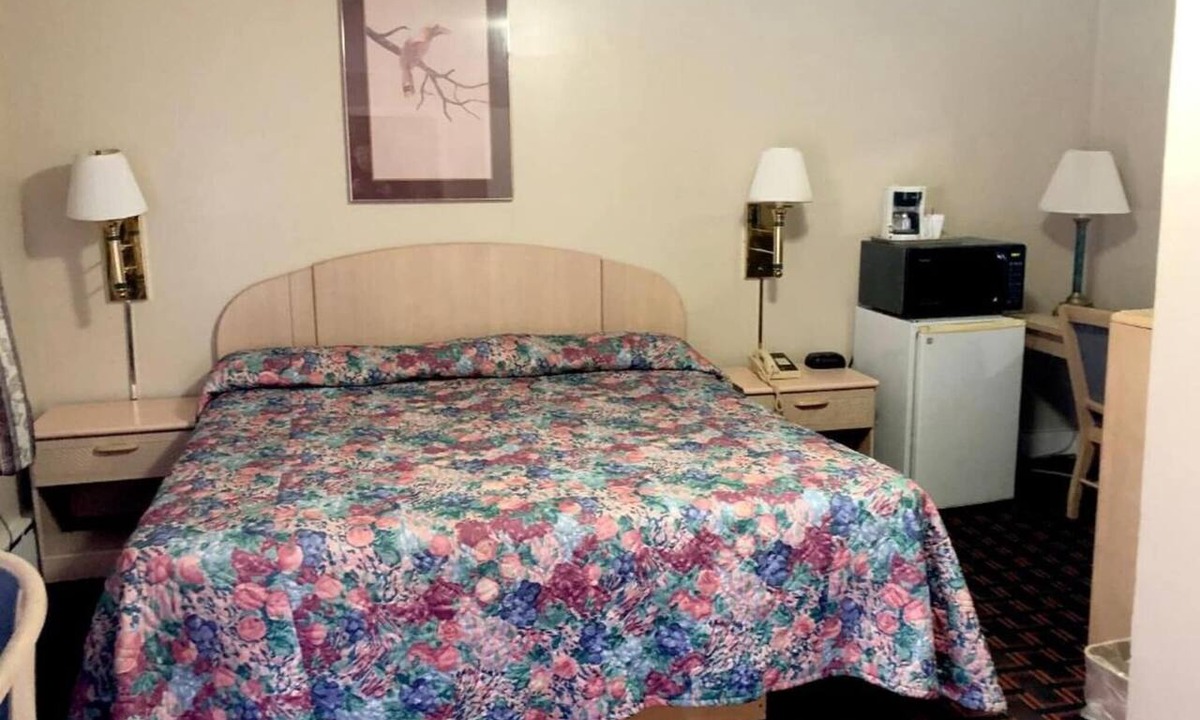 Seneca Falls Hotel | 3 Bedroom Suite|Seneca Falls