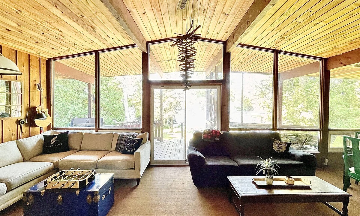 Kirkfield Cottage | 3 Bedroom Waterfront Kawartha Cottage with Sunset Views