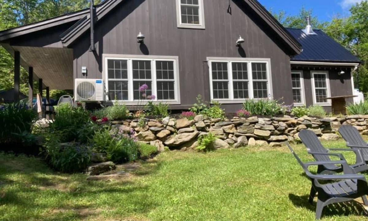 Abbot Cottage | 3-bedroom Waterfront Cottage 20 minutes to Moosehead Lake
