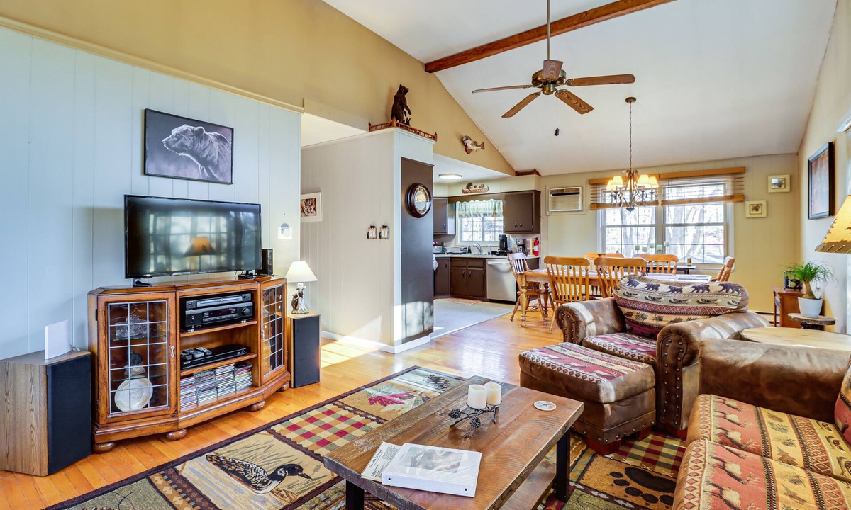 Lake Harmony Estates House | 3 Mi to Big Boulder Mtn! Poconos Home w/Game Room