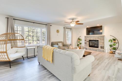 Pocono Summit House | 3 Mi to Kalahari: Pocono Summit Home w/Pool Table