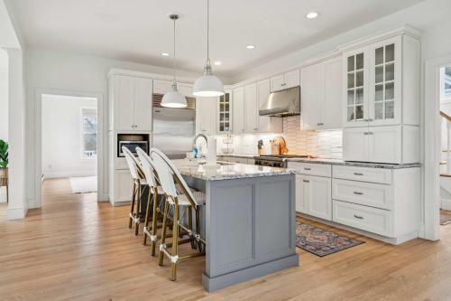 York Harbor House | 3 Mins to York Beach Large Deck Water View