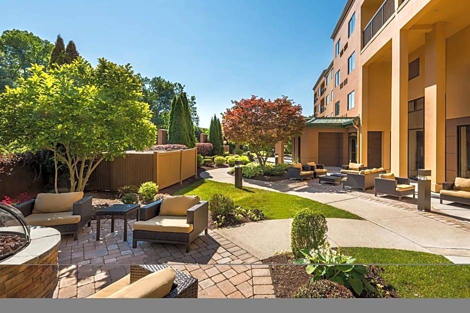 Danbury Hotel | 3-Star Hotel ∙ Courtyard by Marriott Danbury