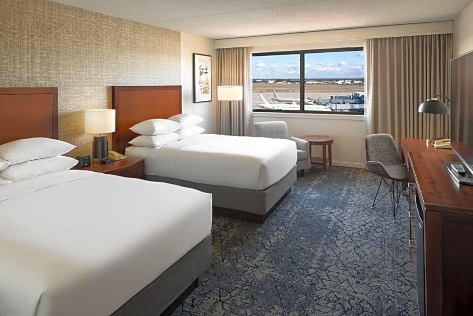 Windsor Locks Hotel | 3-Star Hotel ∙ Sheraton Hartford Hotel at Bradley Airport