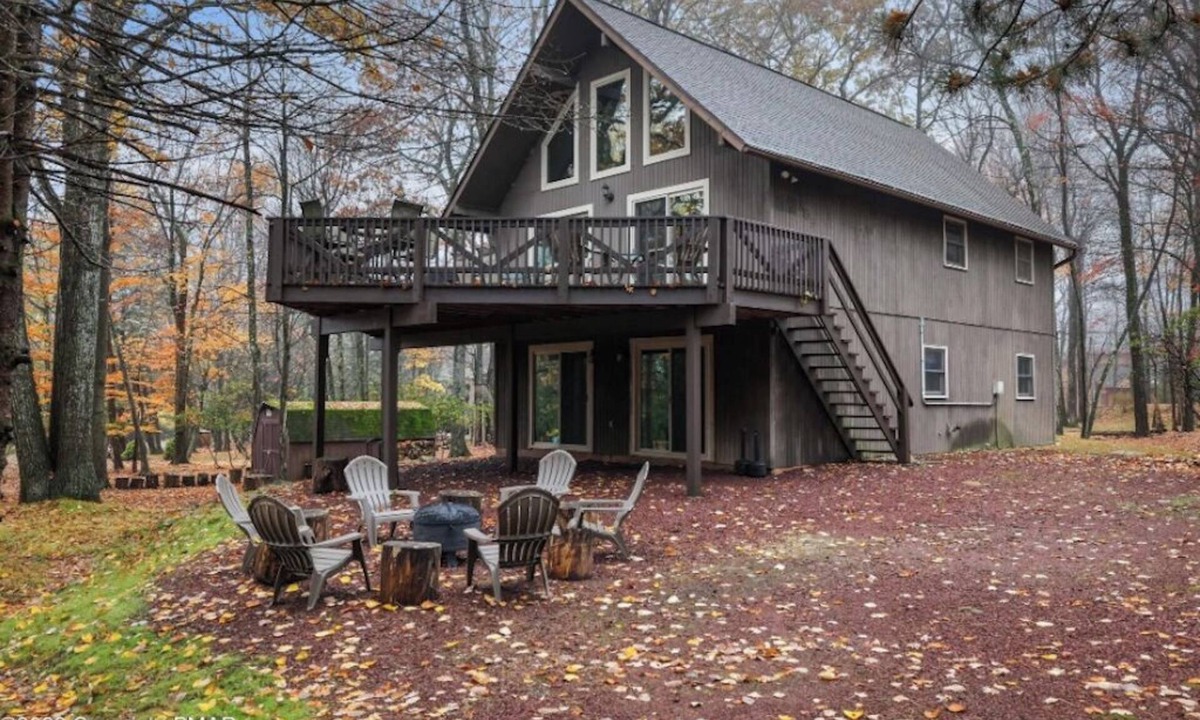 Lake Harmony Estates Cabin | 3-story Cabin in the Woods! Lake Harmony, 5BR, Firepit, Game Room, Wi-Fi, Deck