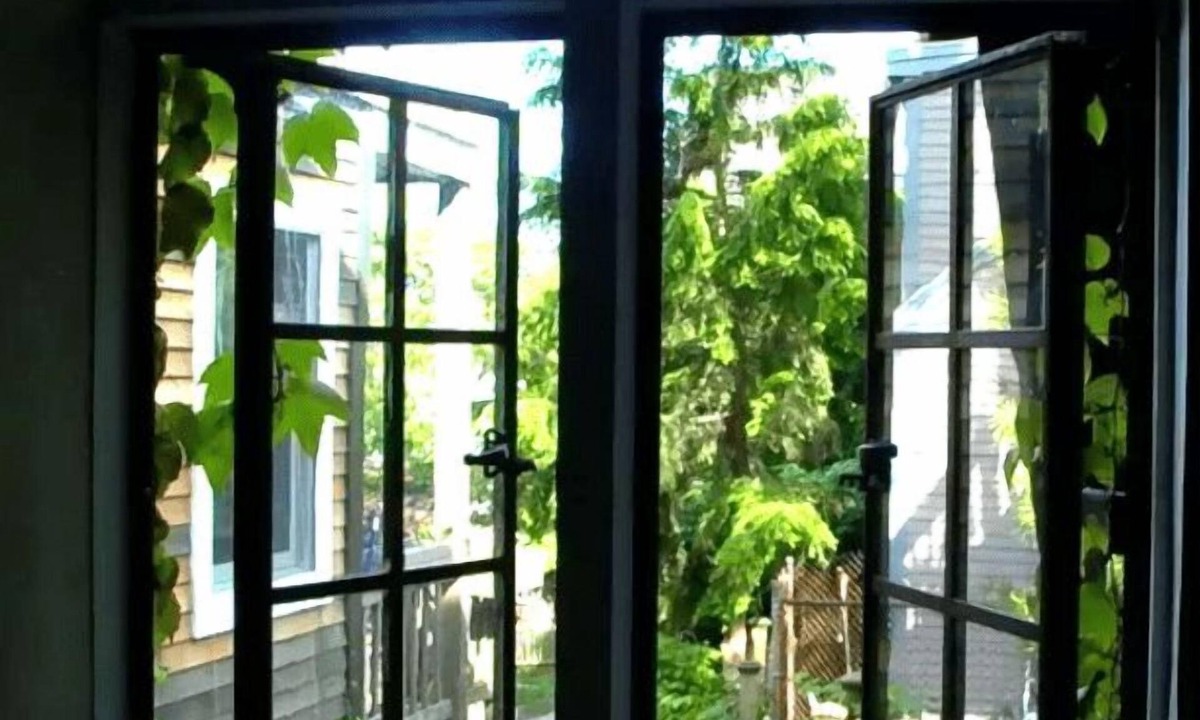 Portland House | 3 Story Historic Landmark - Walk to All! West End, Dog-Friendly, 2 King Beds