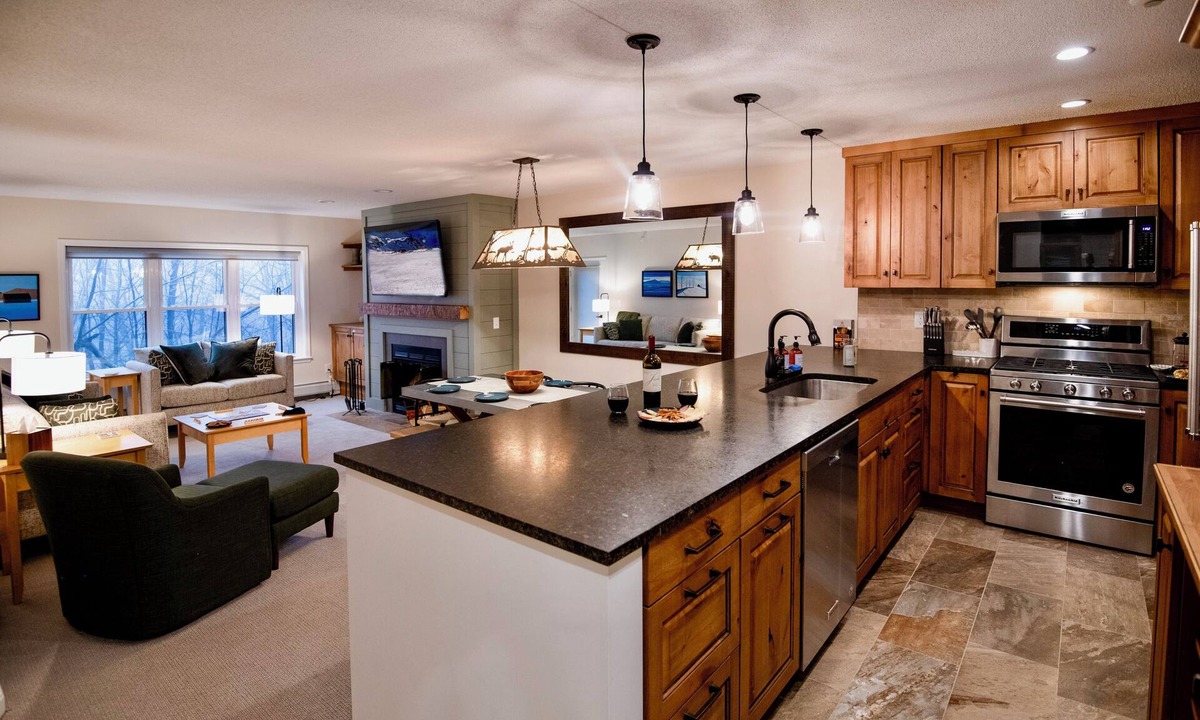 Ludlow Condo | 3BR/2BA, Ski in/out from A/B lift, pool & hot tub