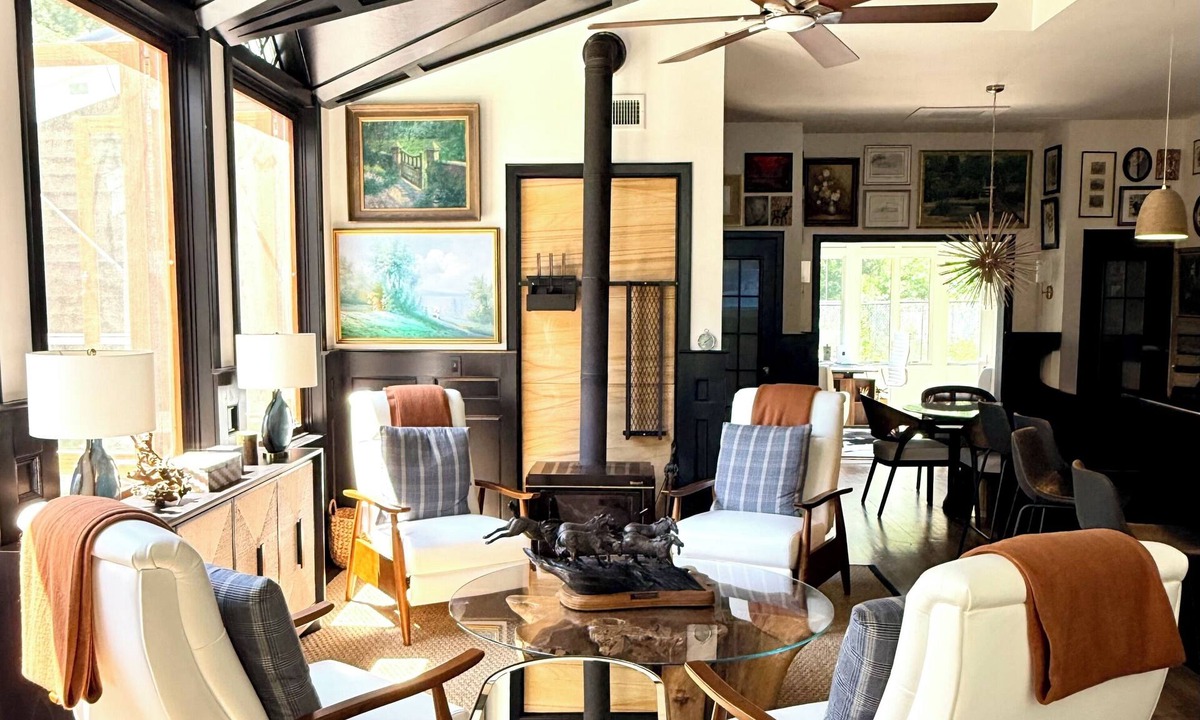 Flanders House | 3BR Hamptons Escape: Private Pool & Tennis, Modern Interior. 10 mins to Dune Rd.