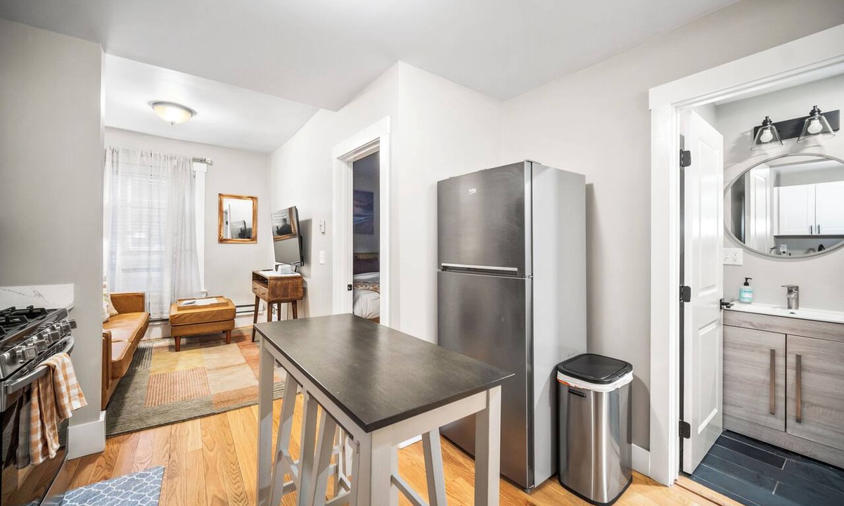North End Apartment | 3brm/1bath North End Gem