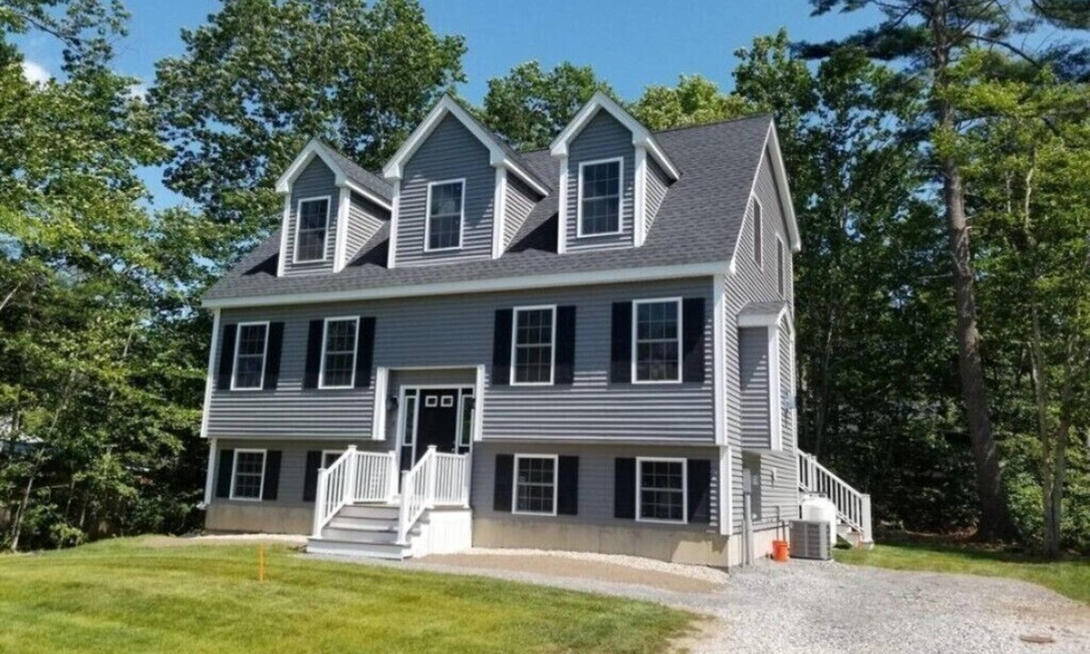 York Beach House | 4 bed 3 bath, Dog Friendly, ~5 minute walk to Long Sands beach bathhouse