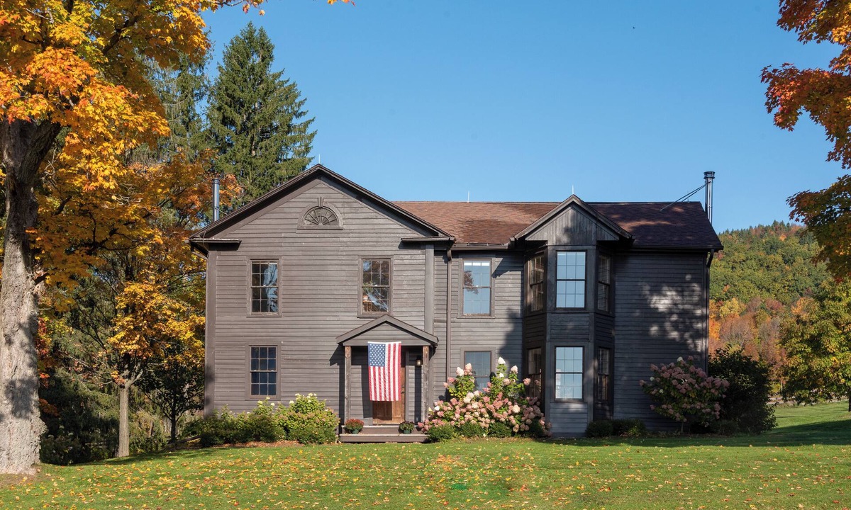 Harpersfield House | 4 bedroom, 1820's Farmhouse 182 acres/Private Spring fed Swimming Pond