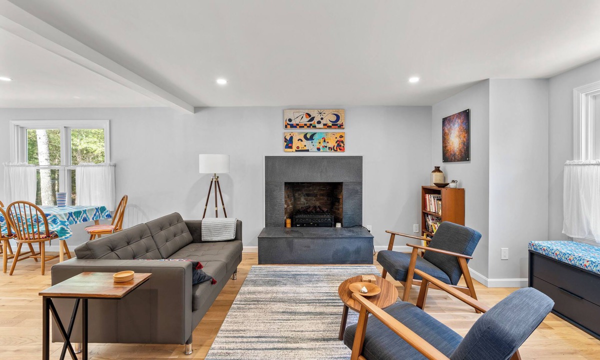 East Falmouth House | 4 Bedroom - 5 min. walk to Jenkins Pond