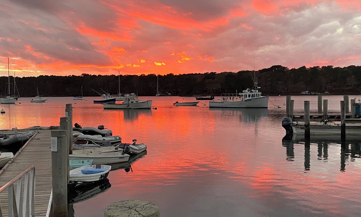 Vineyard Haven House | 4-bedroom house with pool and walking distance to Tisbury and Lake Tashmoo.