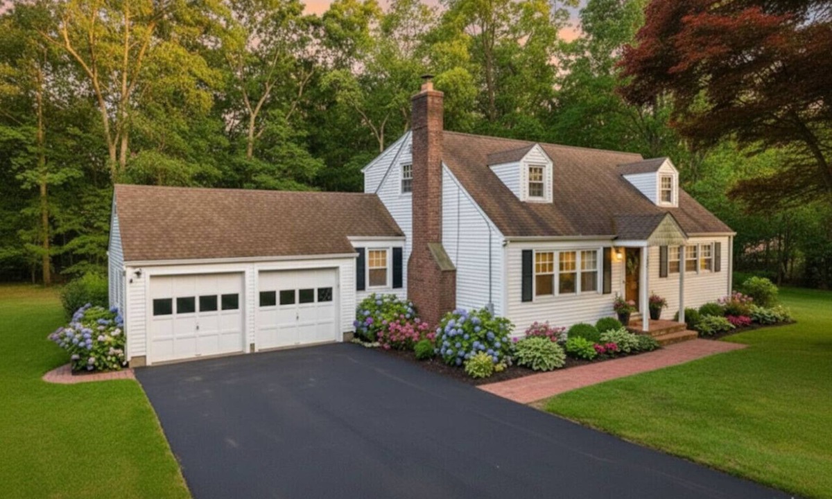 Stony Brook House | 4 BR house by Stony Brook University & Hospital