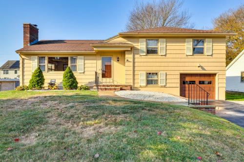 Waterford House | 4 Mi to Beach: Furnished Deck at Waterford Home!