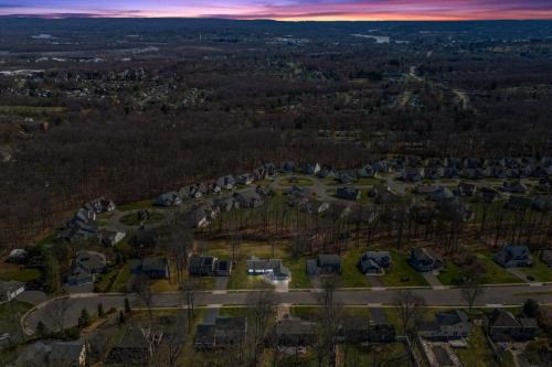 Middletown House | 40 Spacious Sleek Cozy