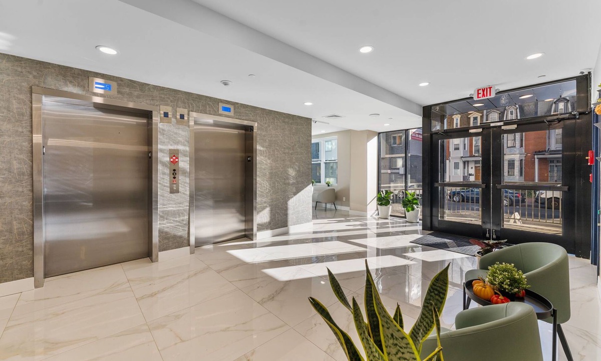 Spruce Hill Apartment | 4211 Suites