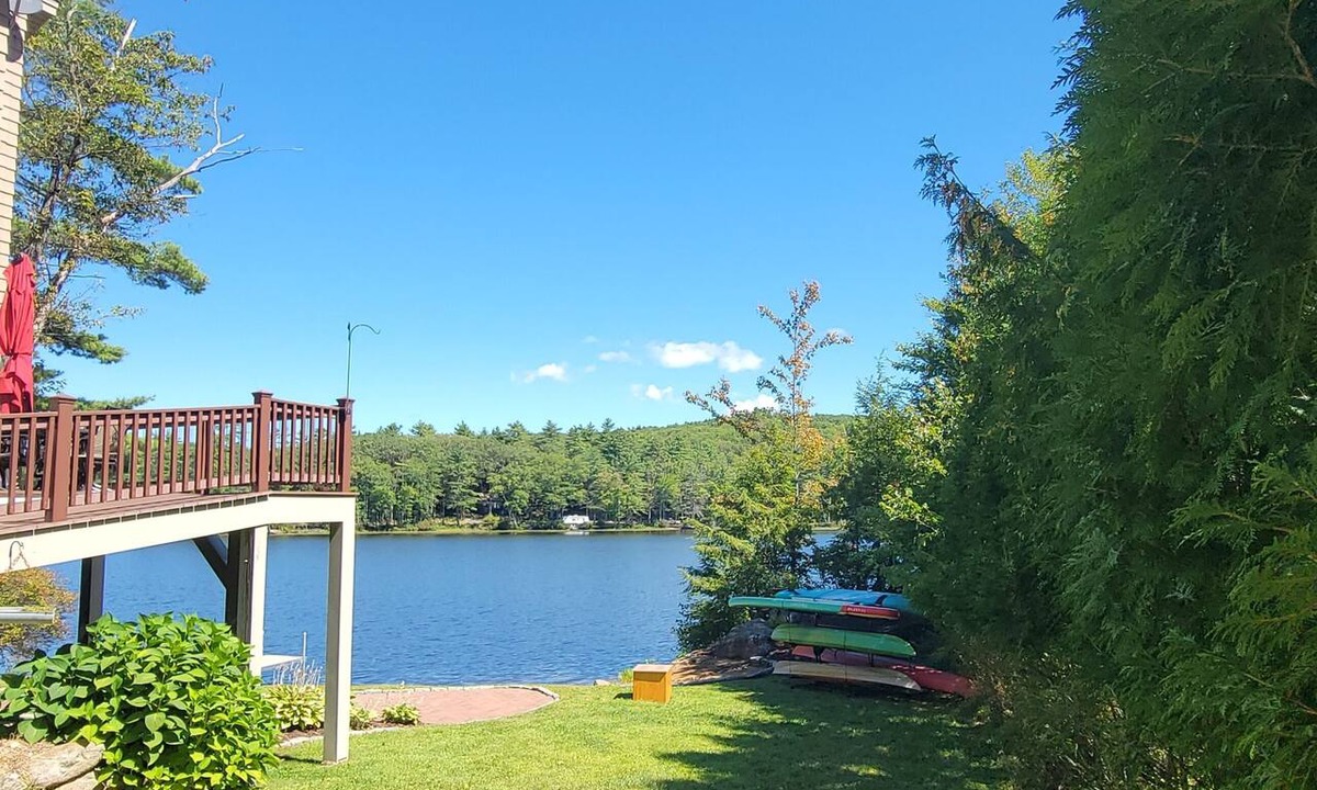 Gilmanton House | 4BR Dog-Friendly Lakefront, Private Dock, Kayaks, Paddleboards, Sleeps 8