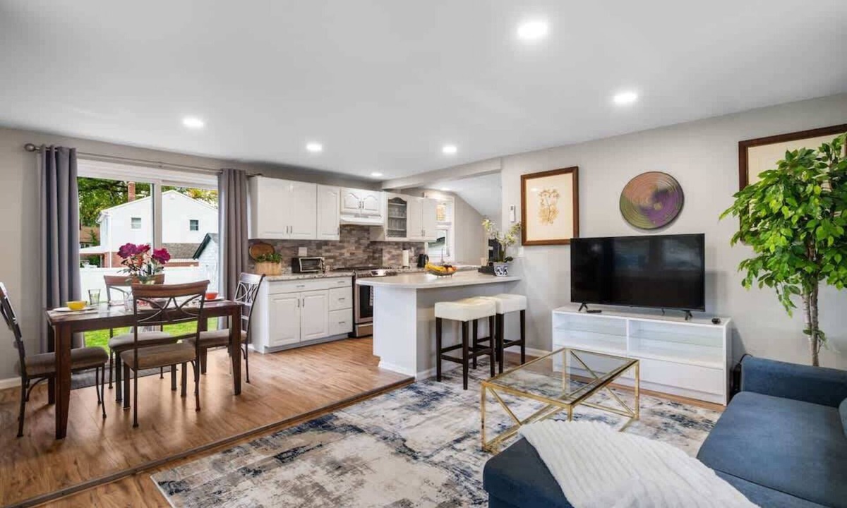 Teaneck House | 4BR Home, Parking, mins to MAJOR INTERNATIONAL SPORTING EVENT