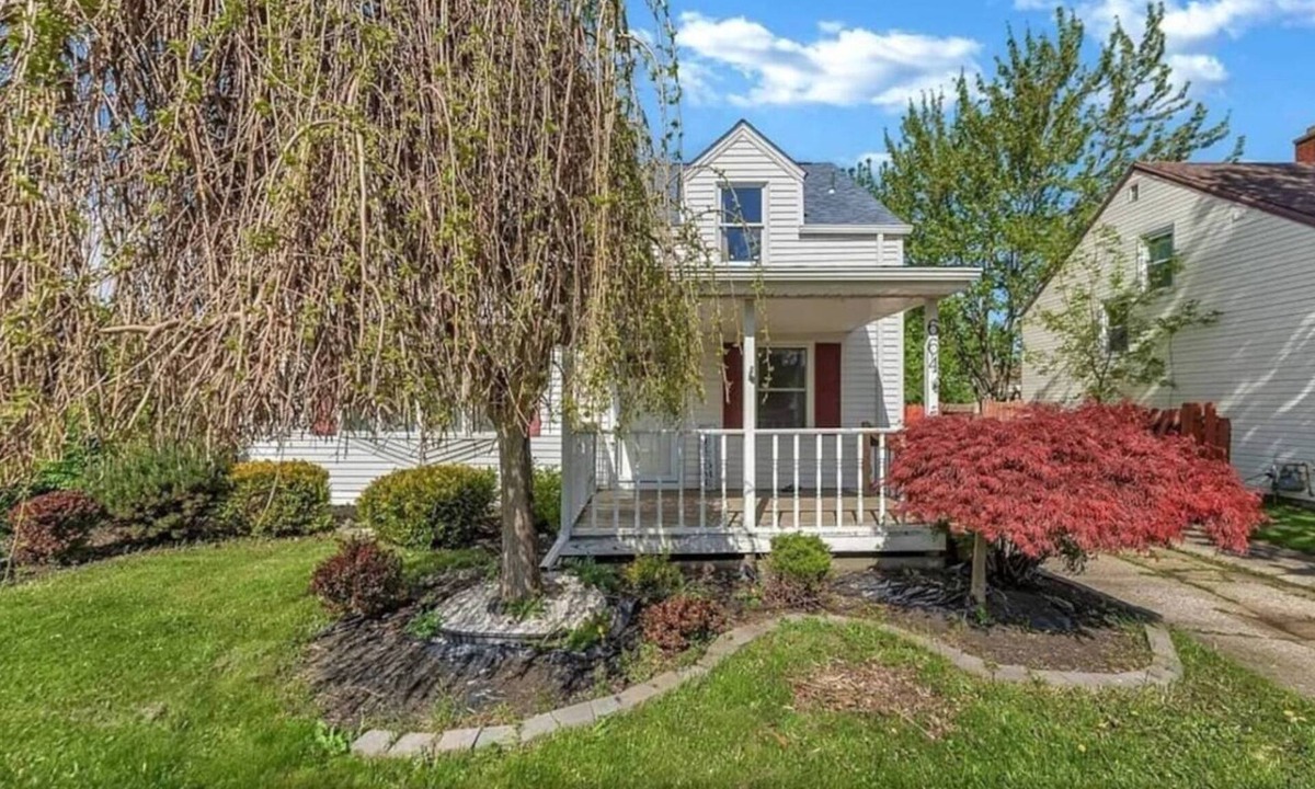 Buffalo House | 4BR Near Niagara Falls | Sleeps 8