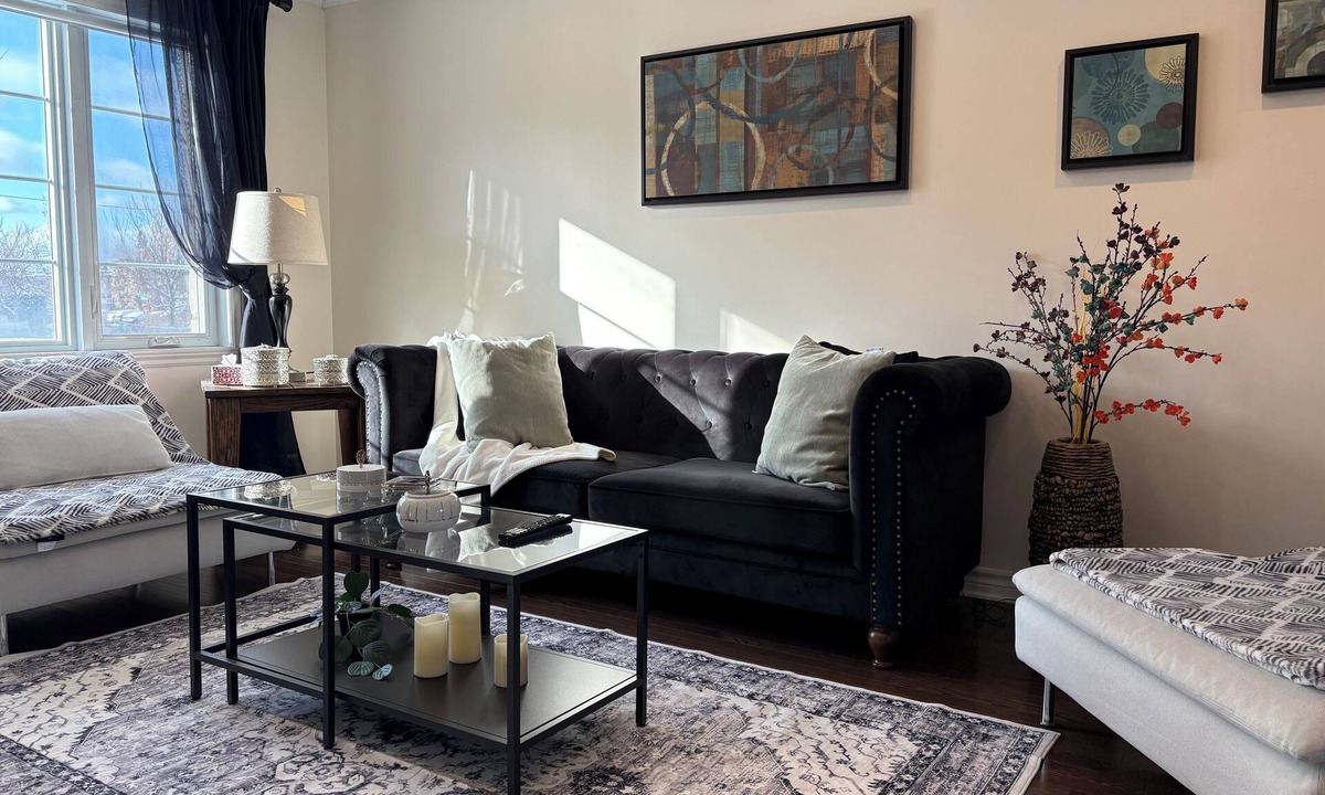 Brossard House | 4BR Townhouse 5-Min to DIX30 20-Min to Downtown