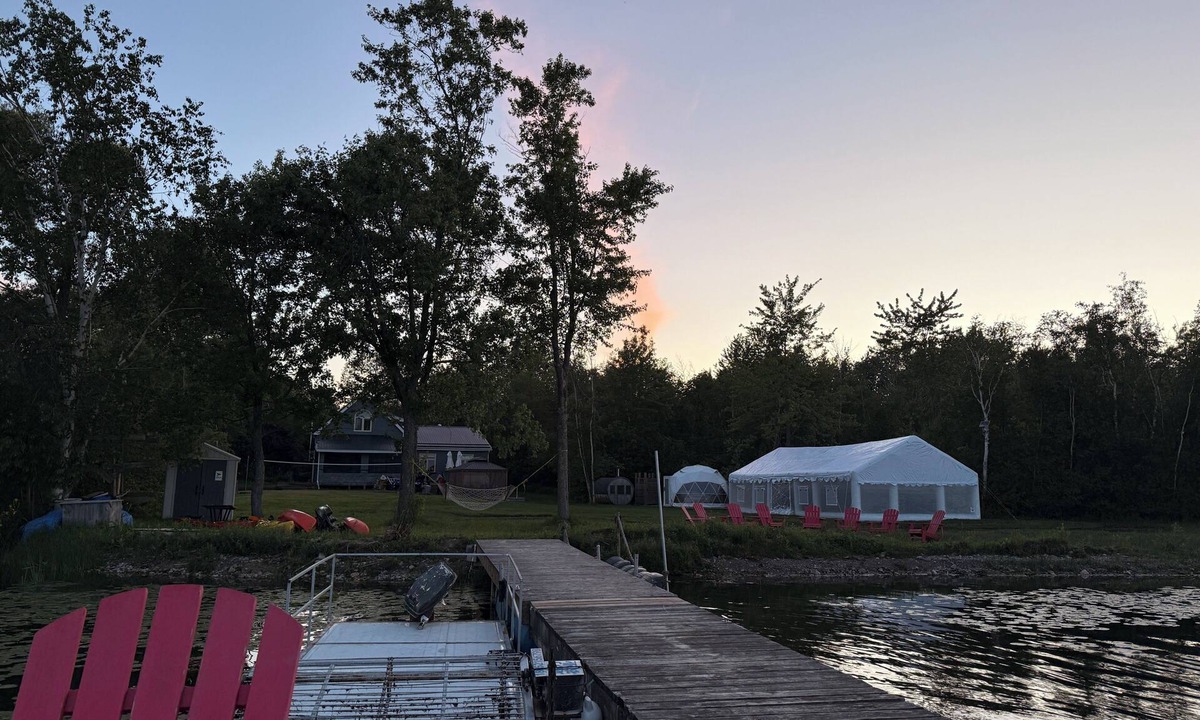 Scugog Cottage | 5-Acre Waterfront Cottage w/sauna, indoor swimming pool & Hot Tub at lake Scugog
