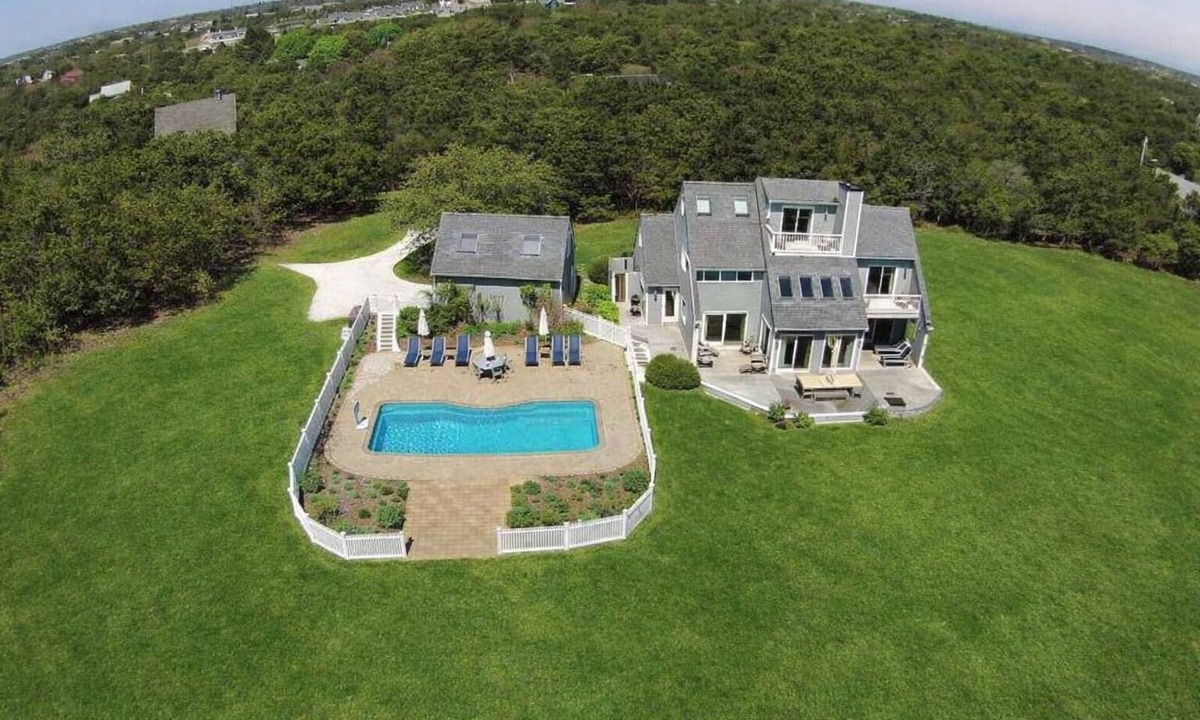Katama House | 5-bedroom house with Pool and hot tub in Edgartown