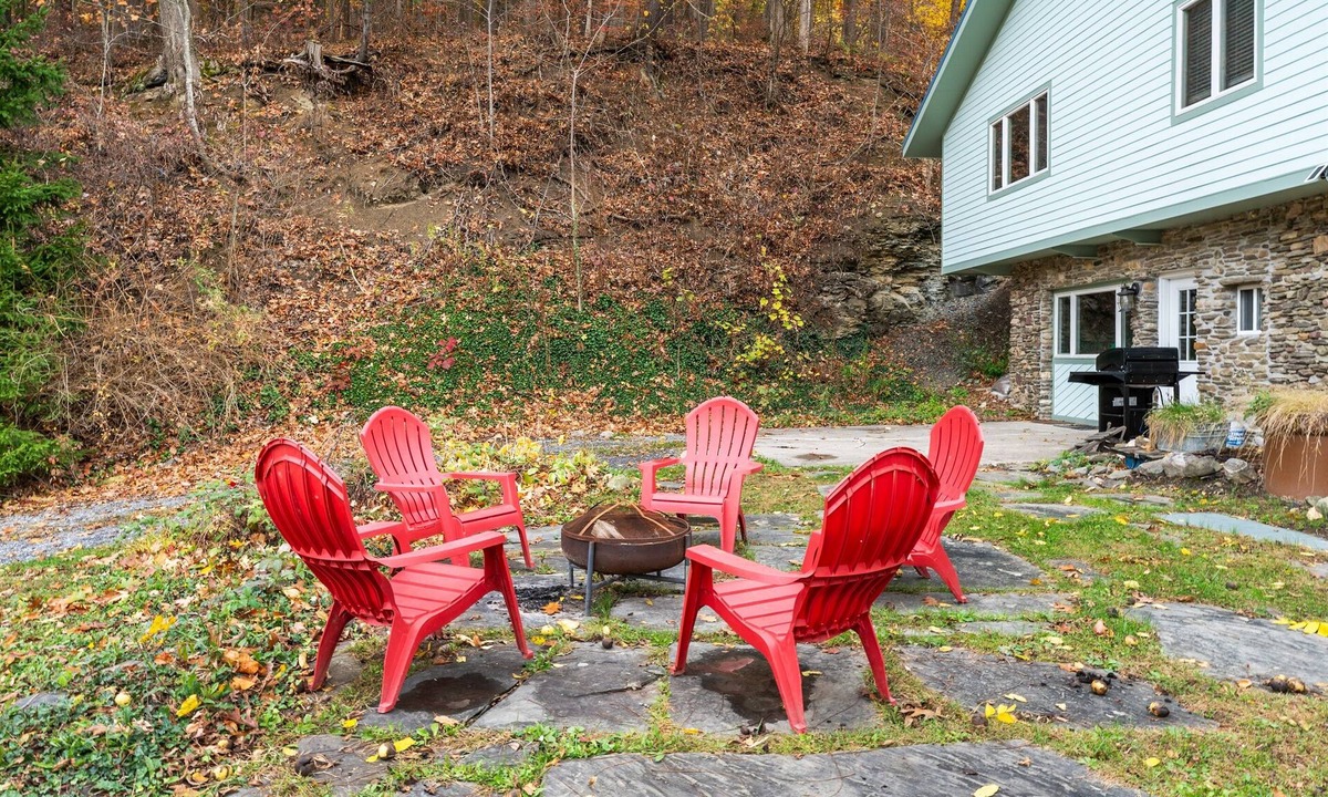 Honeoye House | 5 BR | Hot Tub | Valley View | Near Honeoye Lake