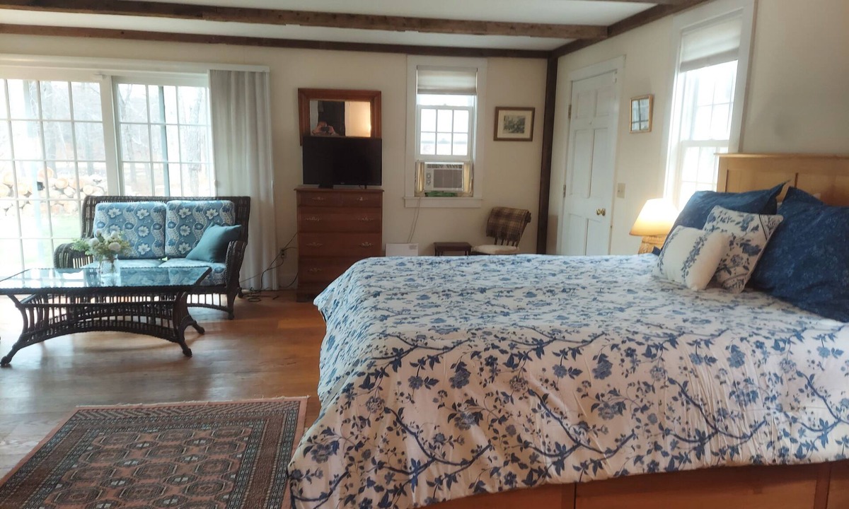 Sharon Apartment | 5-DAY NEW ENGLAND "MINI-VACATION" in SHARON CONNECTICUT
