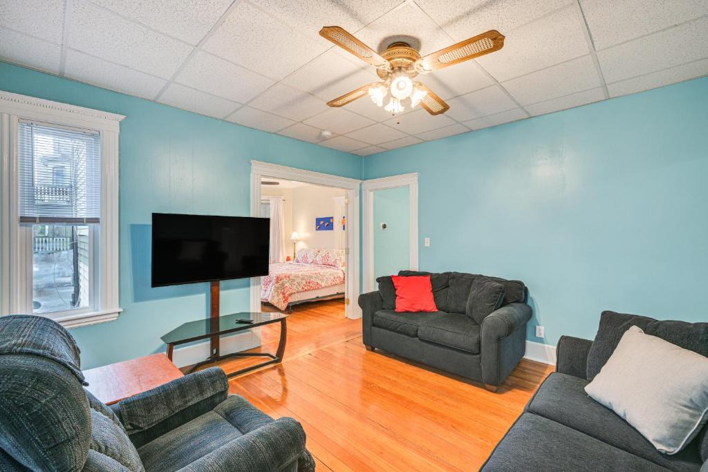 South Medford Apartment | 5 Mi to Dtwn Boston! Family-Friendly Medford Apt