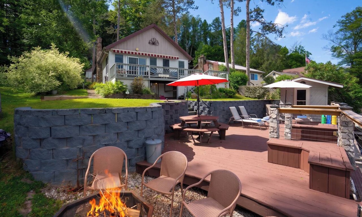 Hamilton House | 5 min to Colgate, Pet Friendly, Sleeps 6
