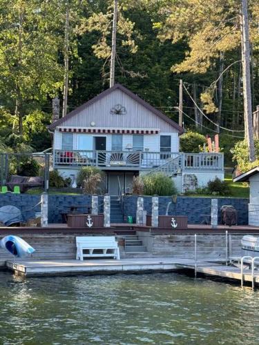 Hamilton Villa | 5 Min to Colgate, Pet Friendly, Sleeps 6