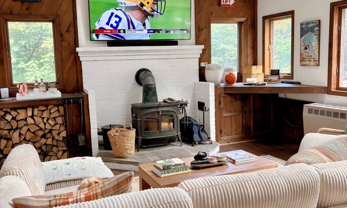 Killington House | 5 Min to Lodges & Town; Arcade & Ping Pong Table; Hot Tub; Renovated