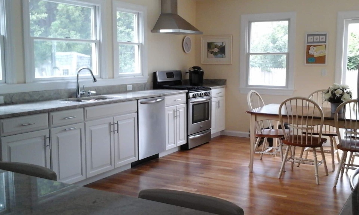 Edgartown House | 5 minute walk to downtown Edgartown, very close ride to State Beach/South Beach.