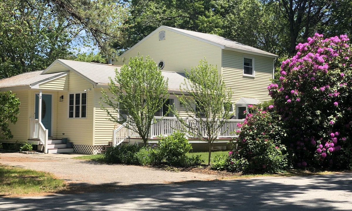 Charlestown House | 5 minutes to beautiful RI beaches! Inviting home with outdoor shower, fire pit.