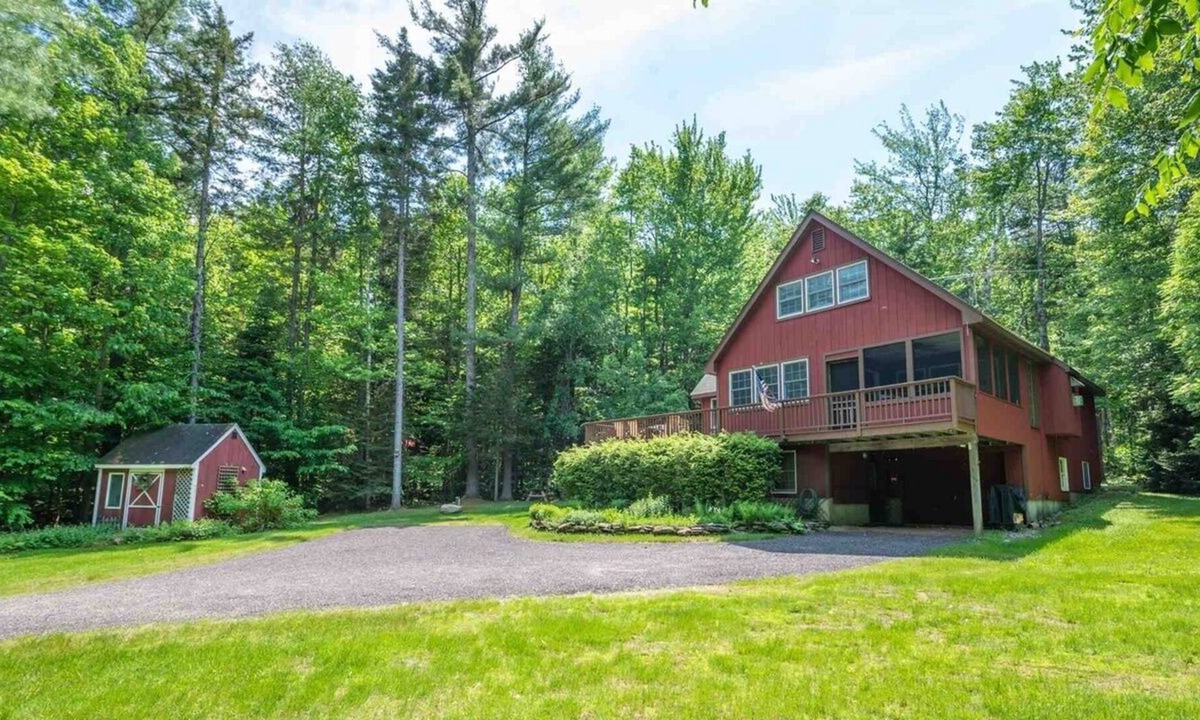 Wardsboro House | 5BR Chalet, Hot Tub, Close to Mt Snow & Stratton