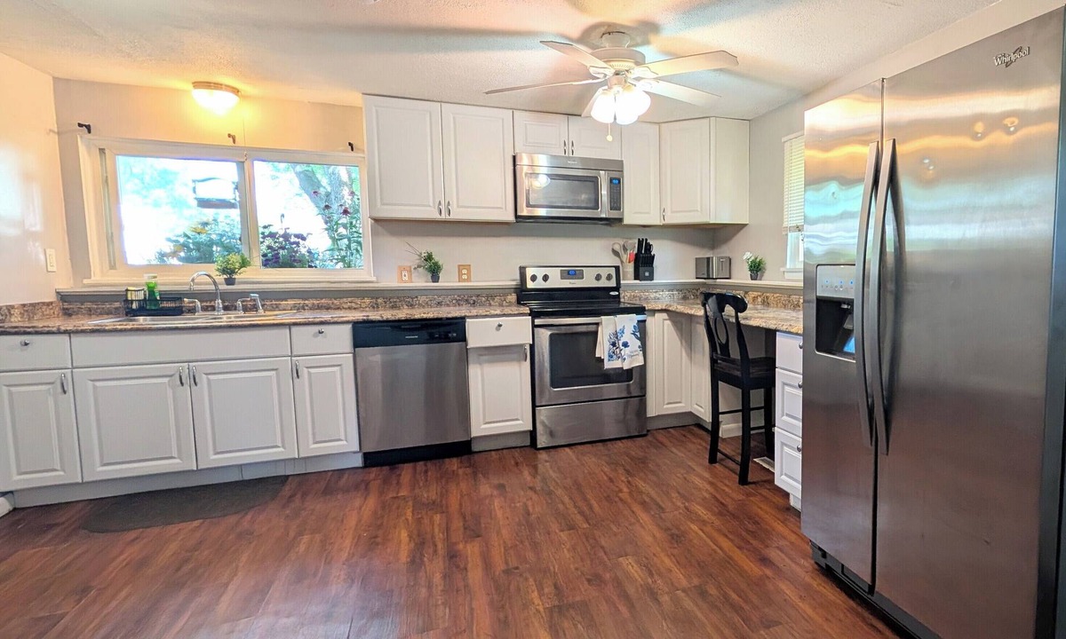 Ionia House | 5BR Home Near RIT & U of R Sleeps up to 15